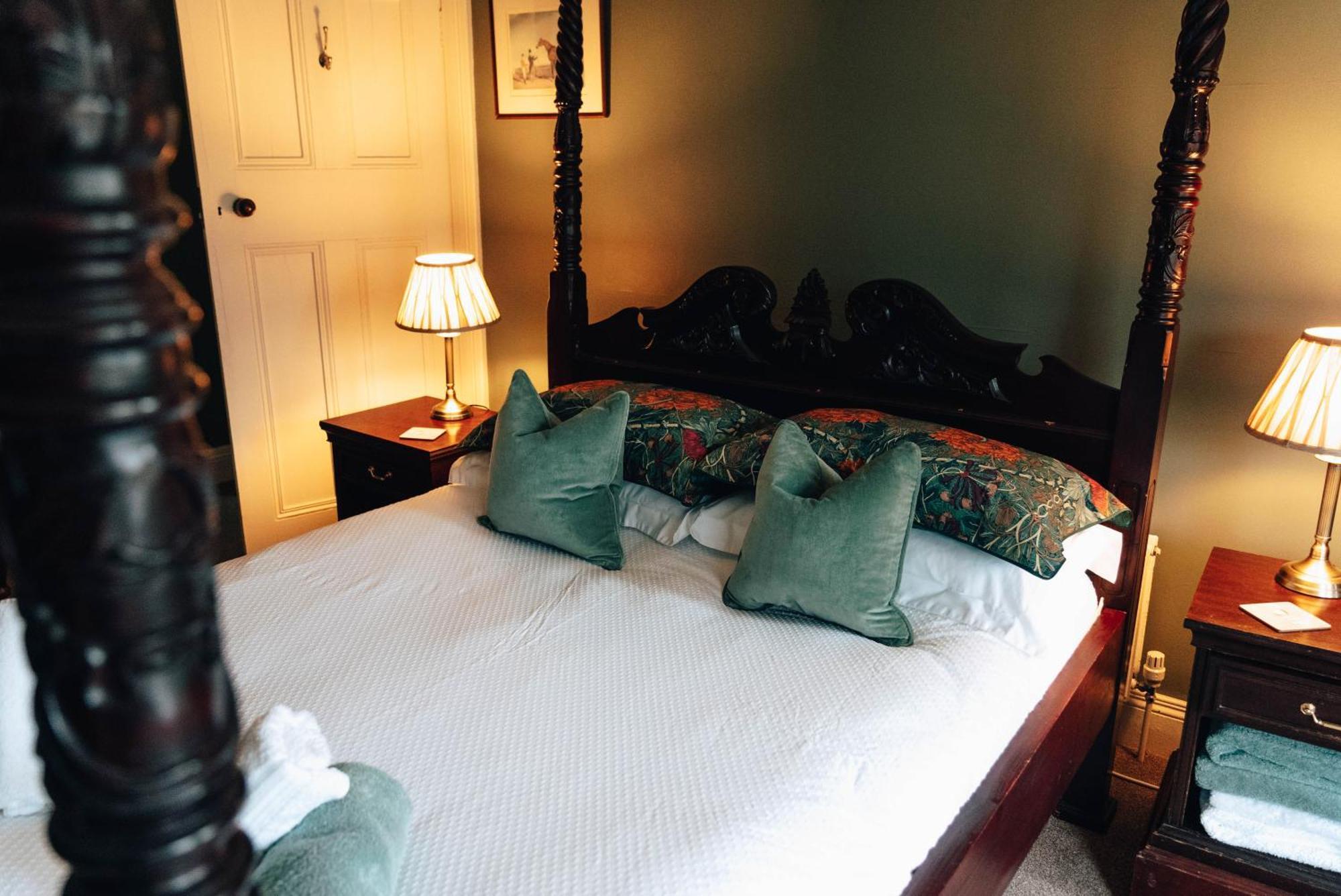 Luxury Accommodation In County Antrim With Riverside Hot Tub Kells Buitenkant foto