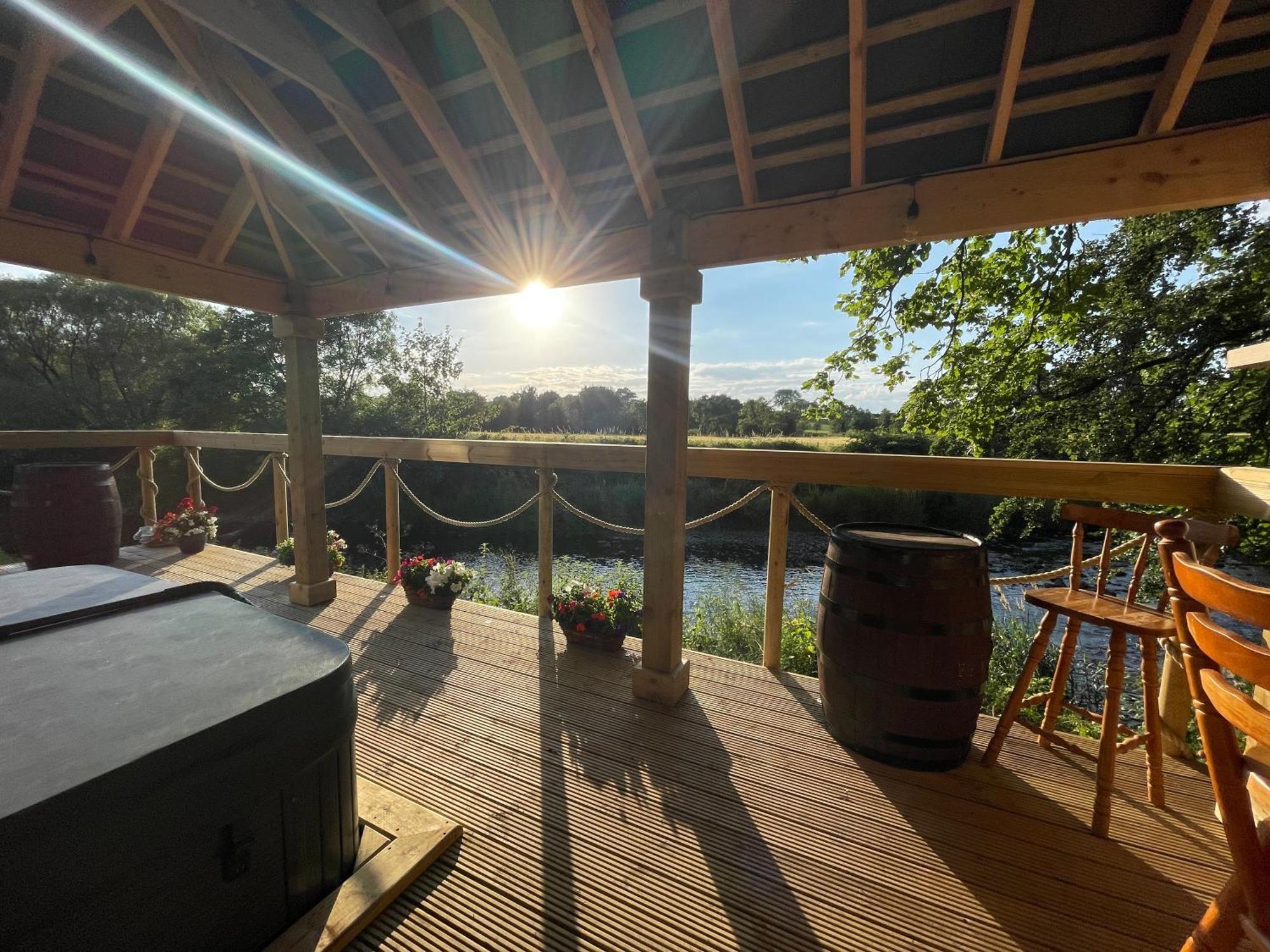 Luxury Accommodation In County Antrim With Riverside Hot Tub Kells Buitenkant foto