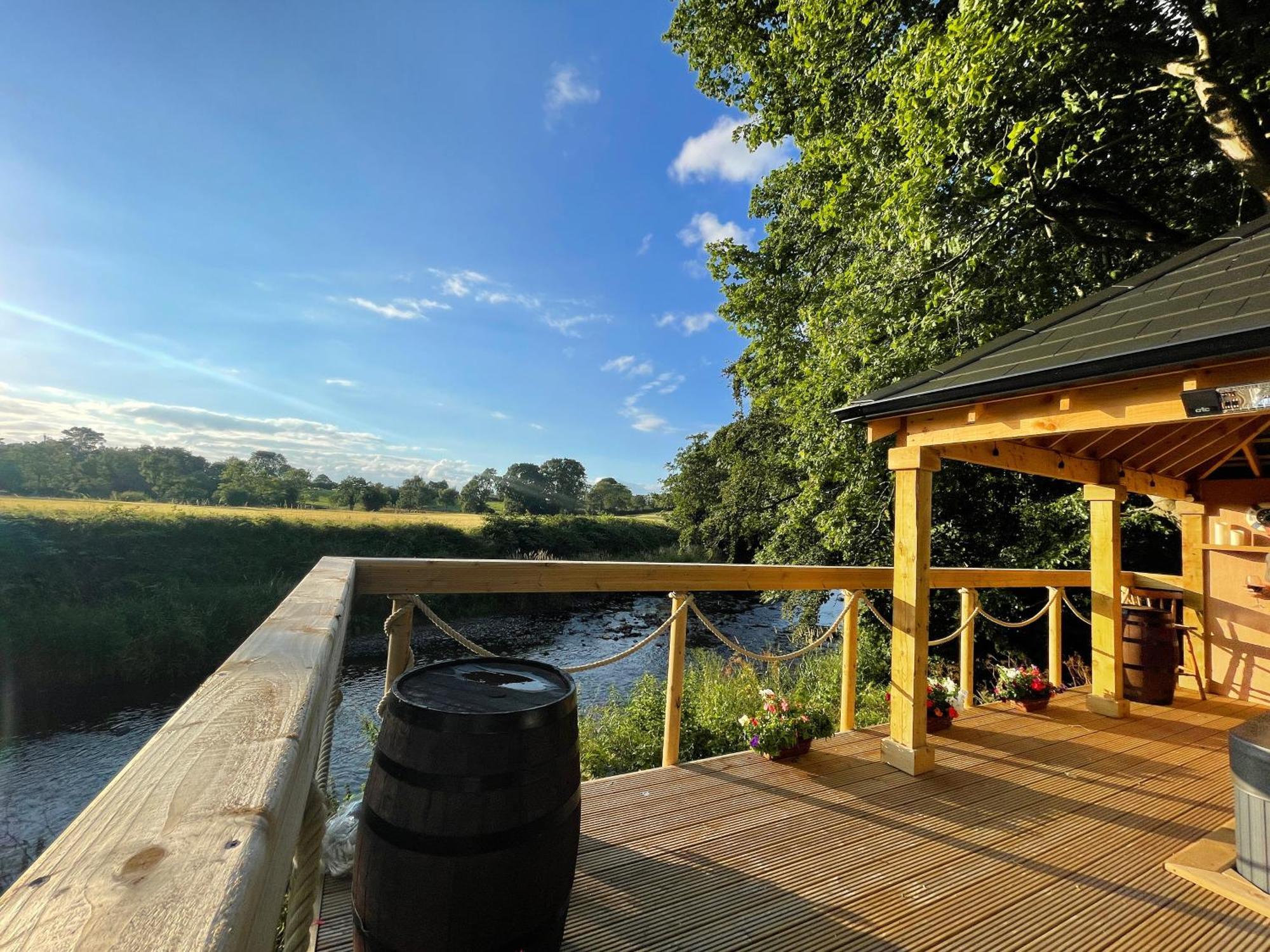 Luxury Accommodation In County Antrim With Riverside Hot Tub Kells Buitenkant foto